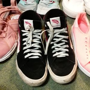 Size 9.5 red and black Van's with a balvk tote